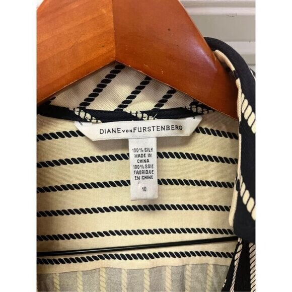 Diane Von Furstenberg Black & Tan Rope Print 100% Silk Side Tie Wrap Dress sz 10 - Picture 4 of 9